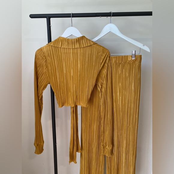 Spring Haze Gold Pleated Pant Set Size Large - Picture 16 of 16